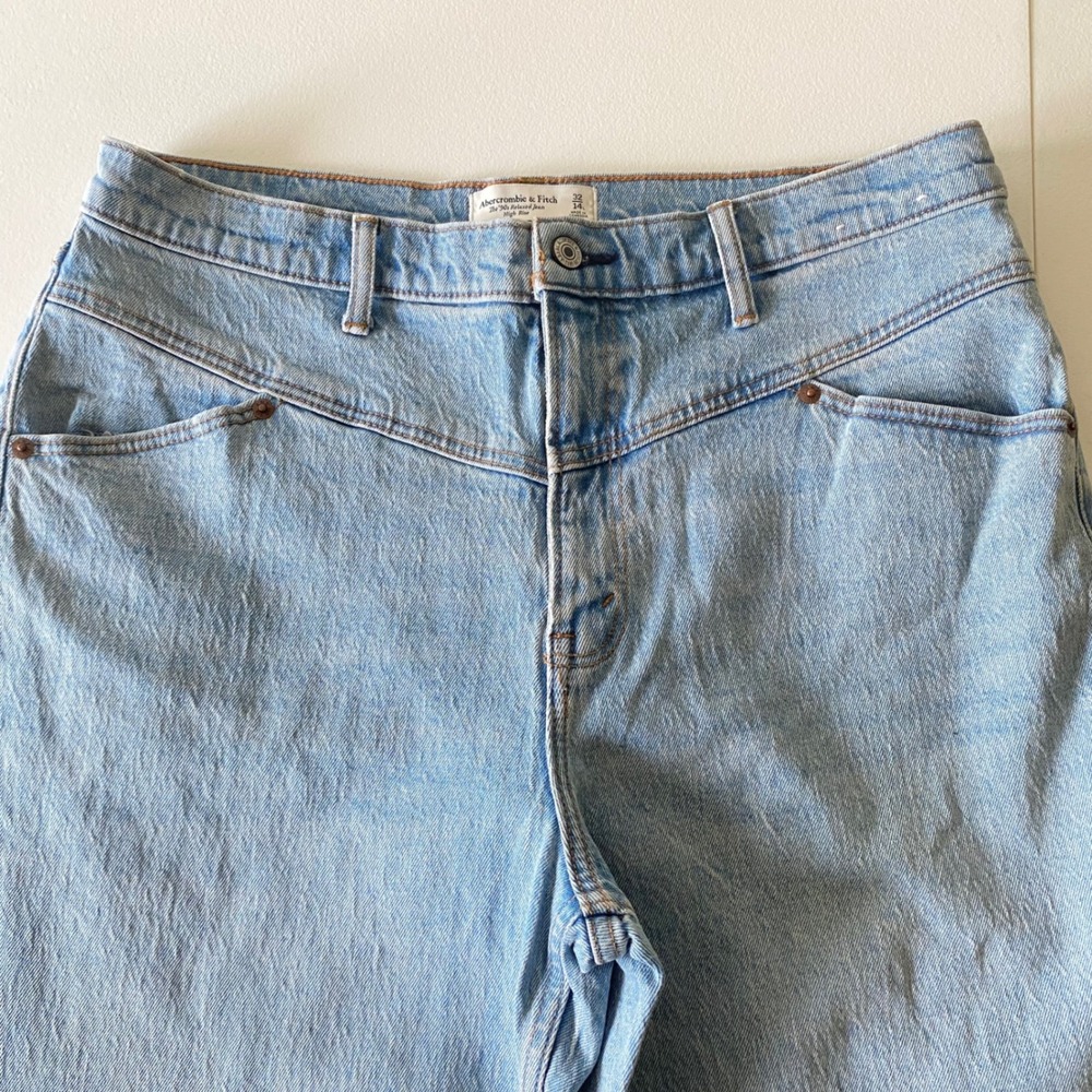 Abercrombie & Fitch The 90s Relaxed Jean High Rise Light Wash Blue 32 14L - Picture 5 of 9